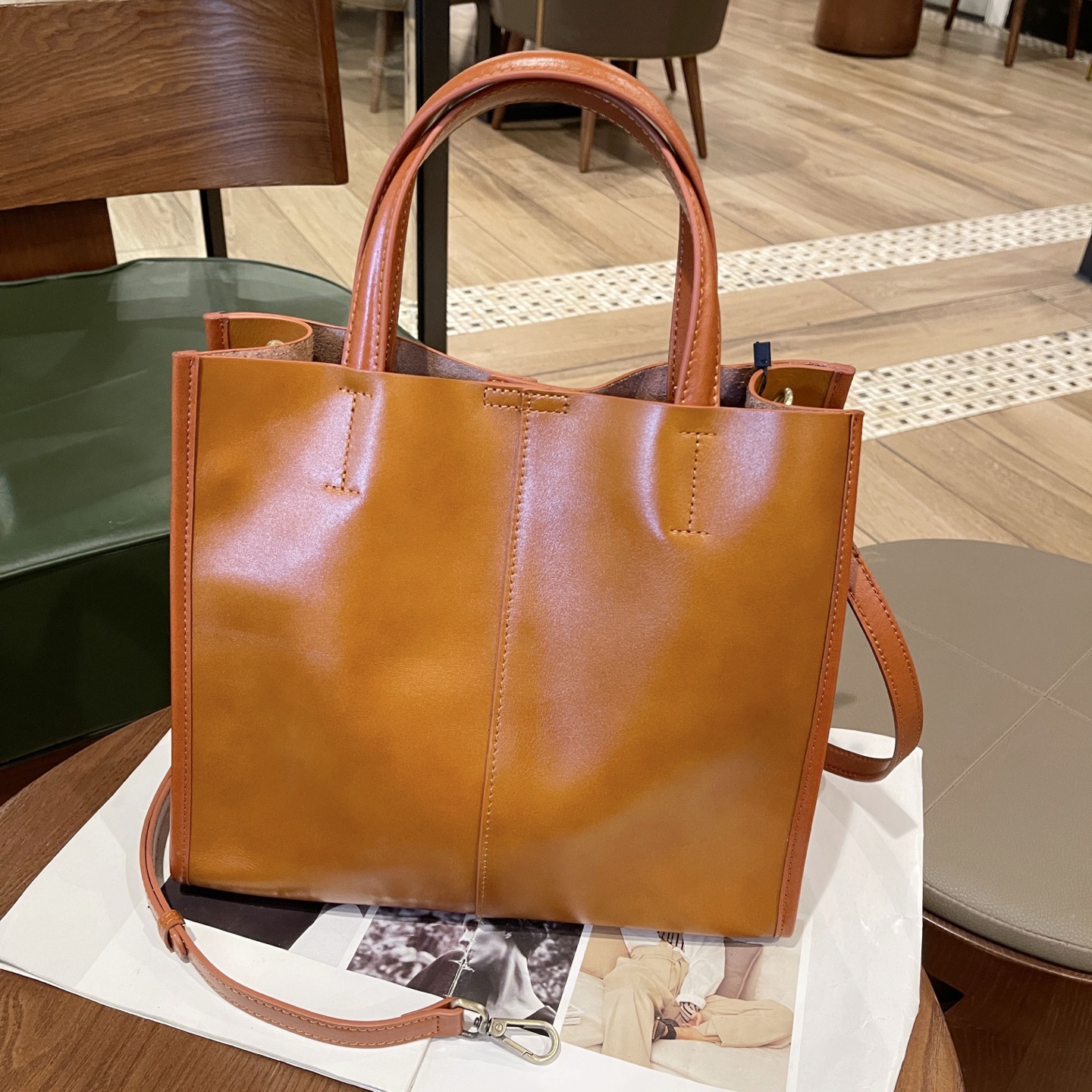 Commute First-layer Cowhide Tote Bag, Premium Leather Single-shoulder Bucket Bag For Women, Simple And Versatile Large Bag 6