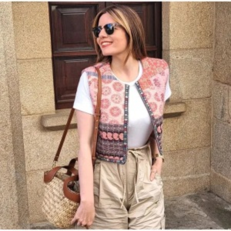 Round Neck Sleeveless Quilted Vest - Image 2