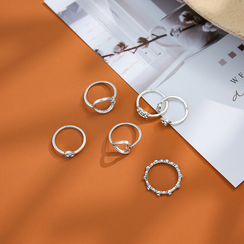 Geometric Retro Drop-shaped Diamond Ring Set