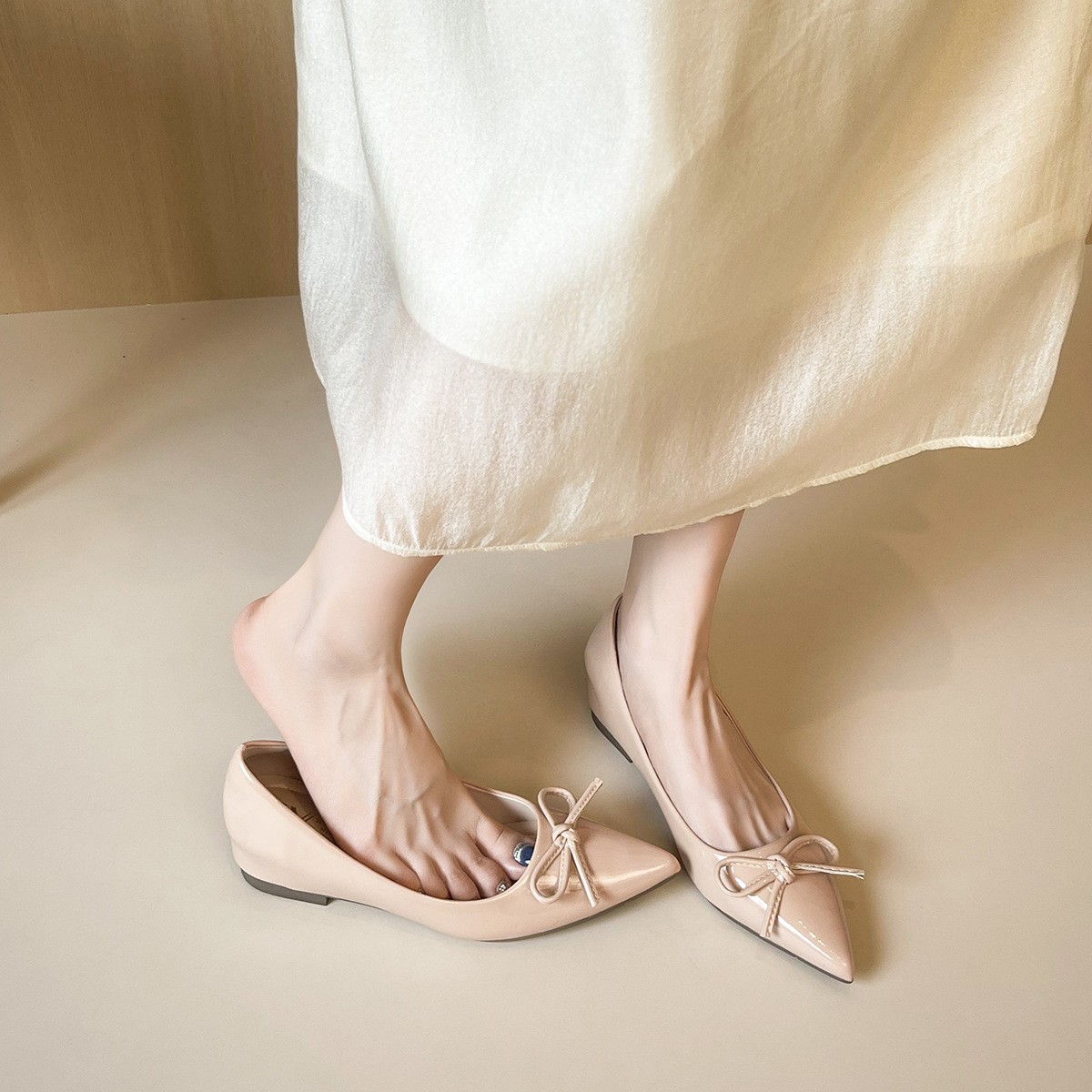 Low-cut Women's Gentle Bow Shoes 2025 New Style, Elegant French Hidden Wedge Flat Shoes, Slip-on Pointed Toe