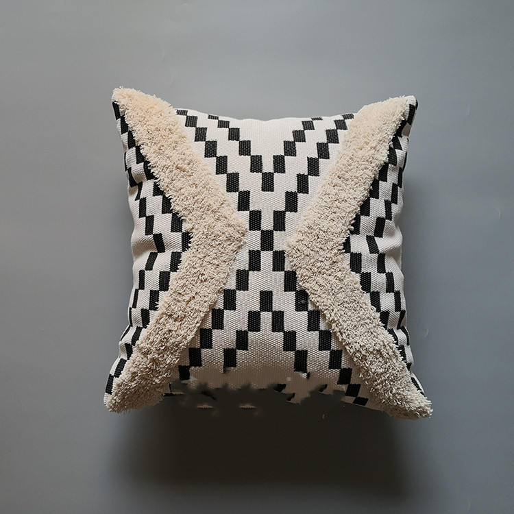 Black and white geometric pil