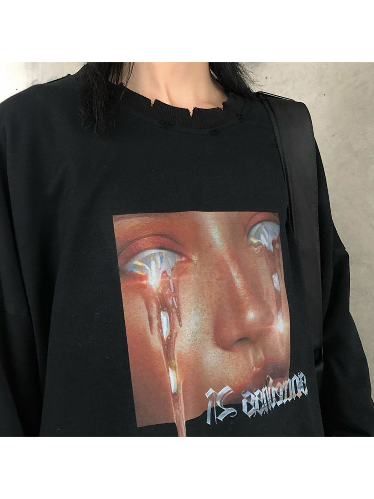 Title 2, Round neck quirky portrait print long-sleeved s...