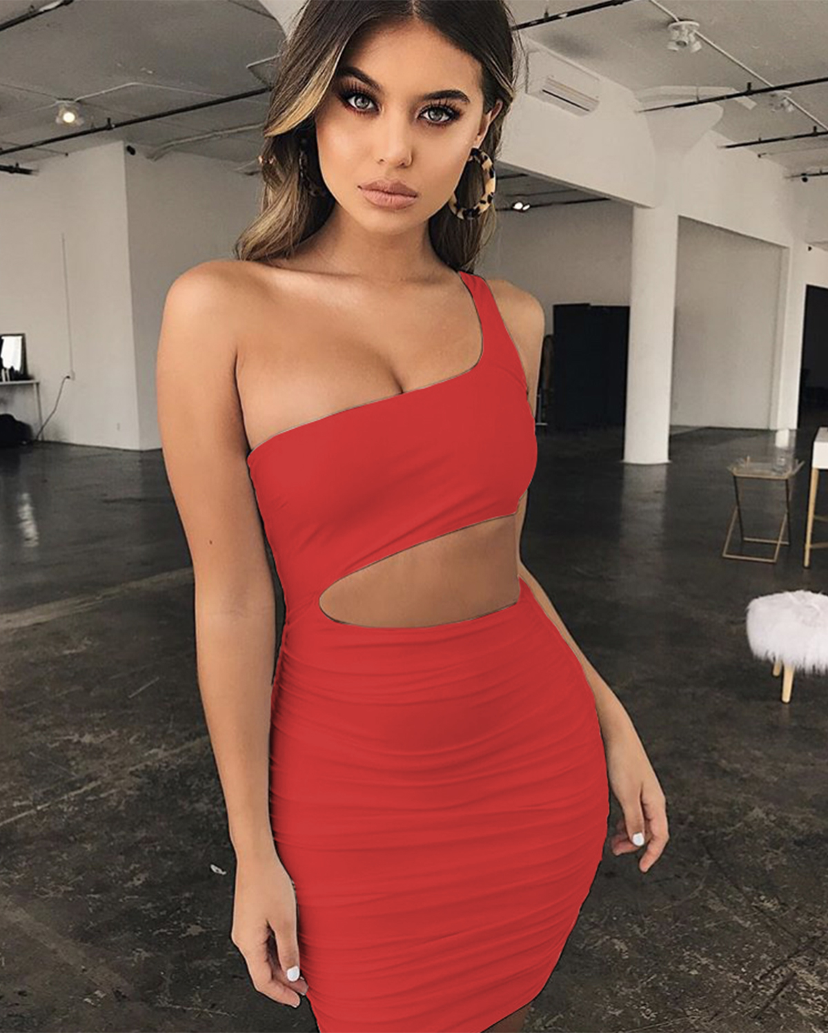 Sexy one-shoulder pleated skirt bag hip dress