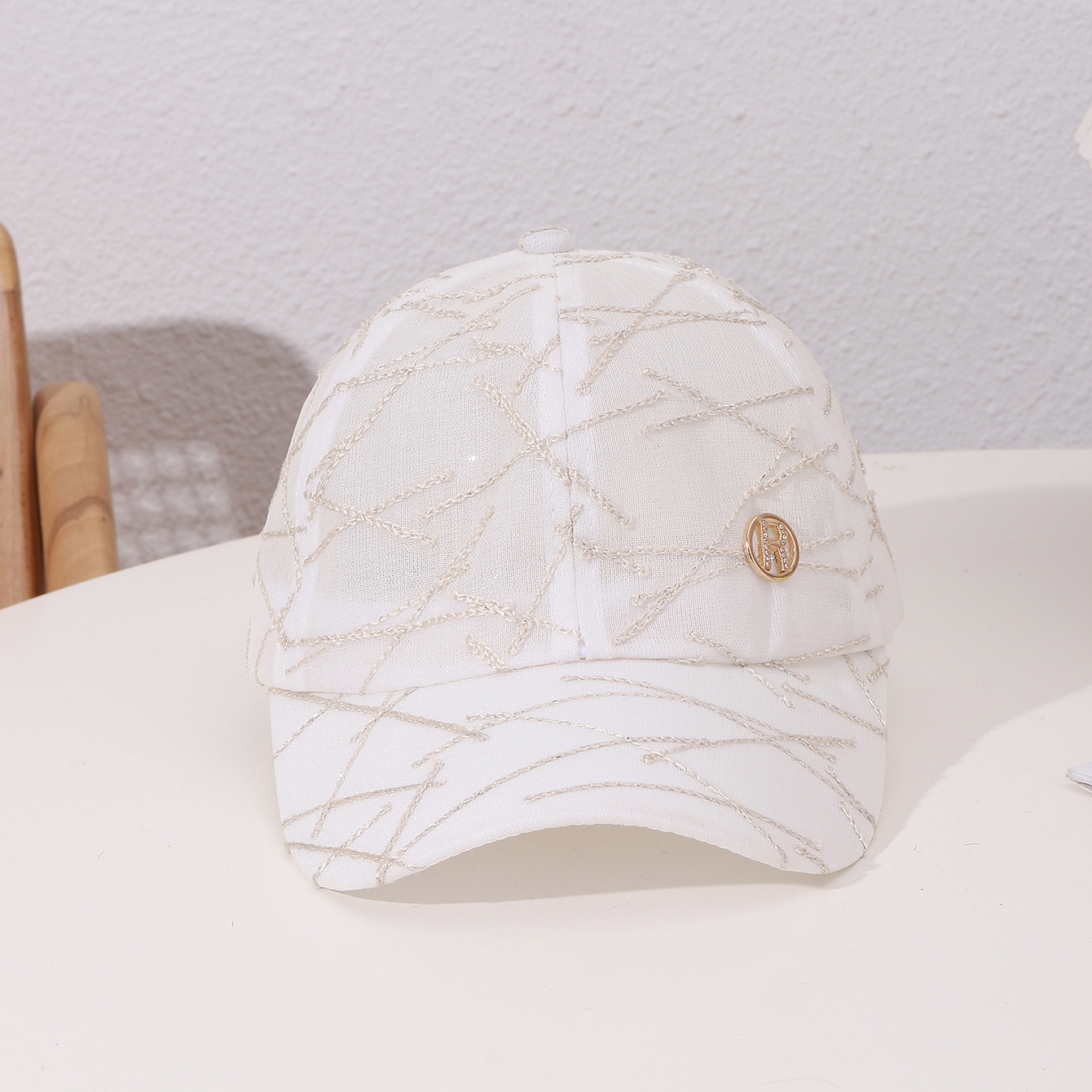 Single-color Shiny Silk Texture Rhinestone R-style Japanese-Korean Fashion Mesh Cap With Breathability, Suitable For Daily Outings And Photography.