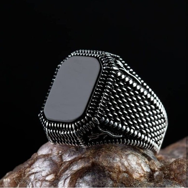 Fashionable Men's Ring With Black Gemstones In Metal