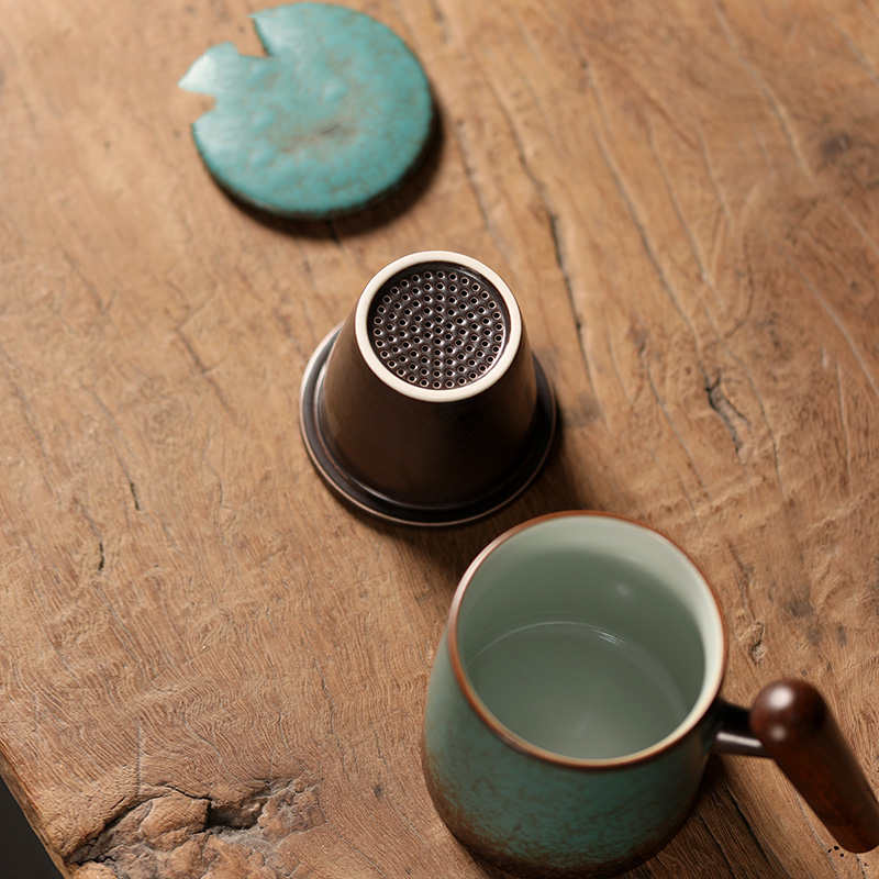 Japanese Style Office Ceramic Cup With Lid For Tea And Water Separation