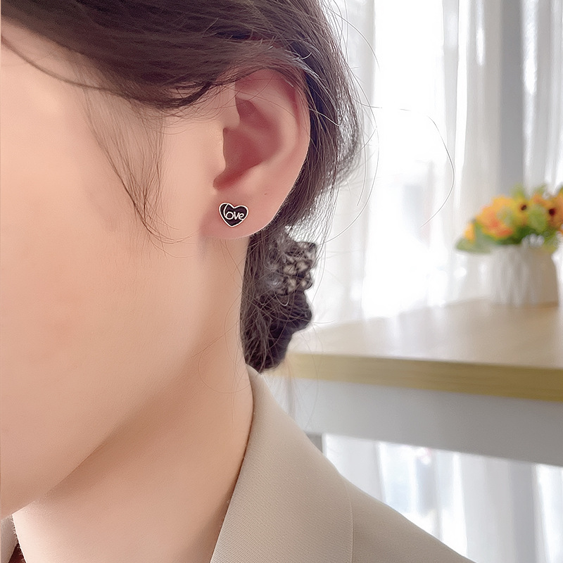 Small And Exquisite Love Earrings In Sterling Silver