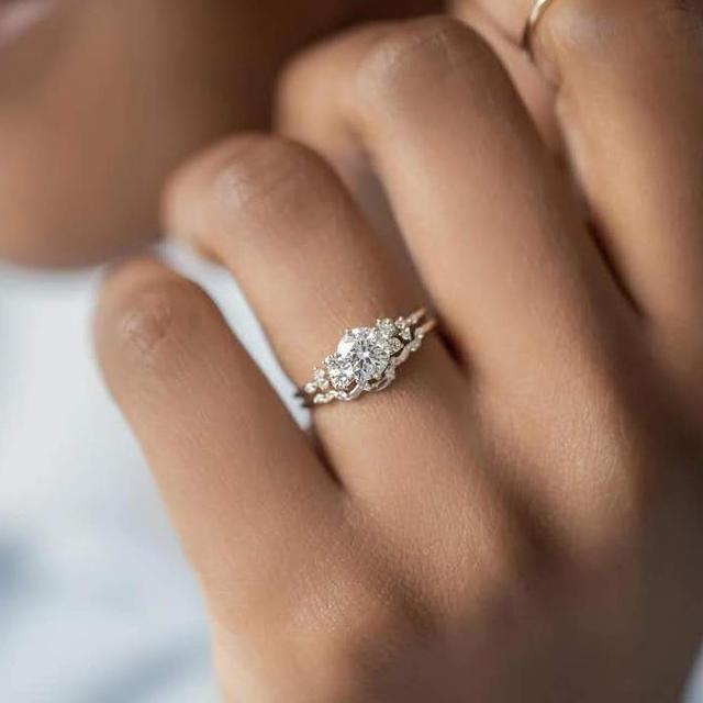 Simple And Low-key Gold Inlaid White Zircon Women's Ring