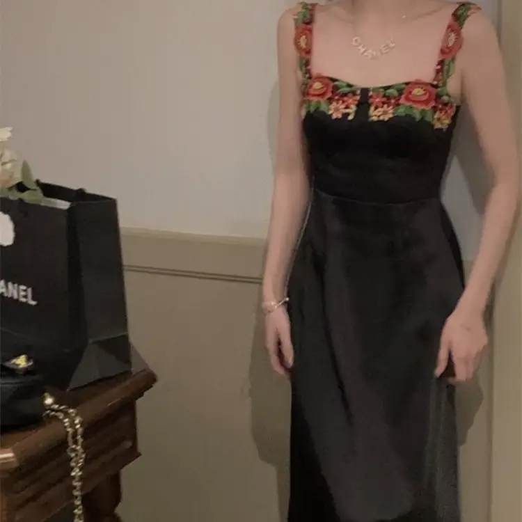 Women's Fashion Embroidery Waist-hugging Camisole Dress
