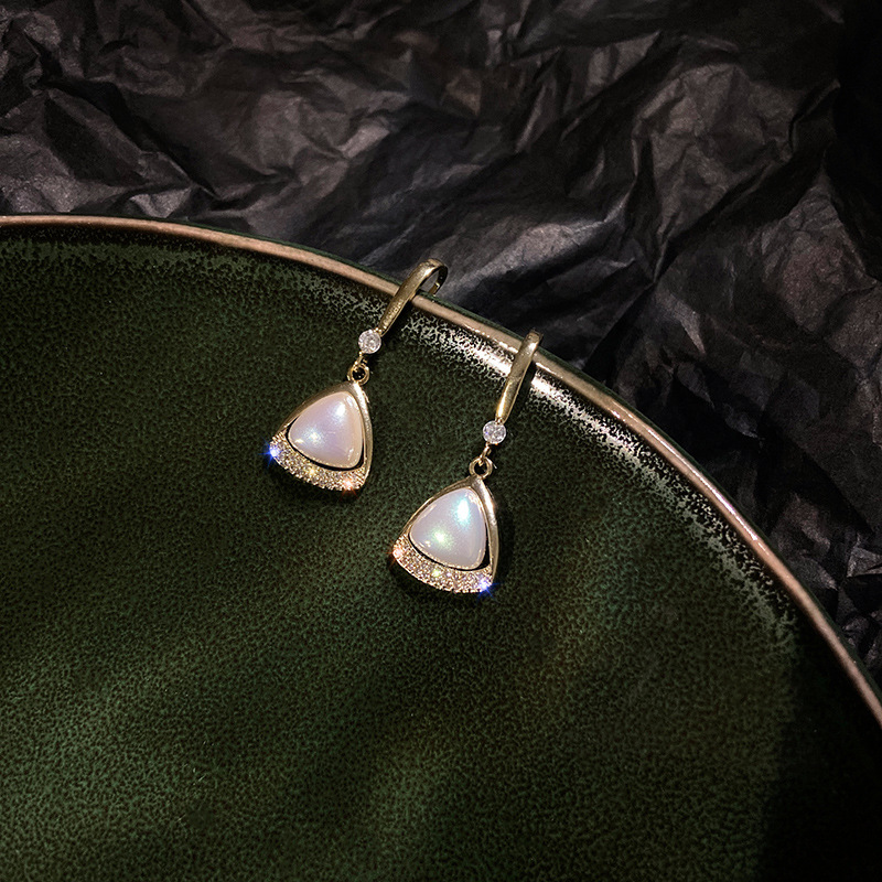 Retro Ear Hook Trend Wild Short Earrings Women