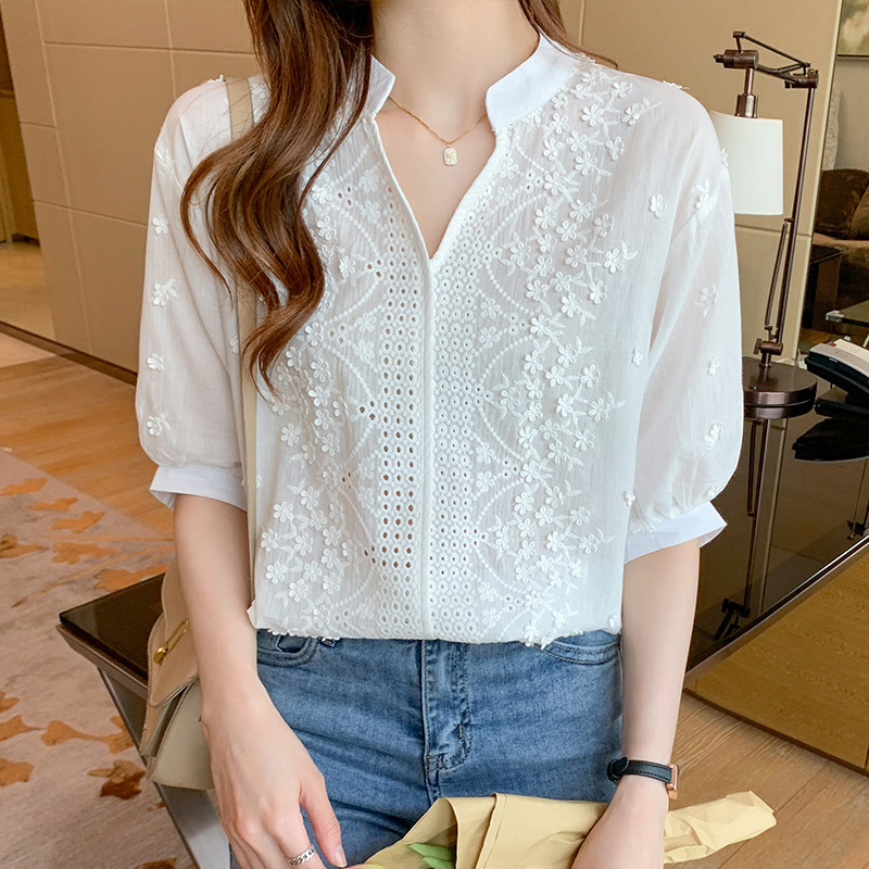 White Shirt Female Design Sense V-neck Three-dimensional Embroidery Jacquard Lace Puff Sleeves