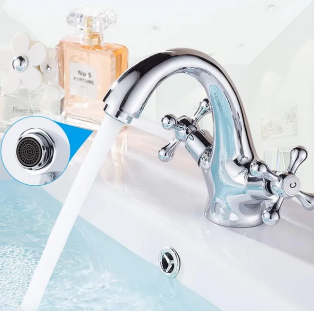 Robinet de lavabo vintage en laiton à deux poignées — vue 4