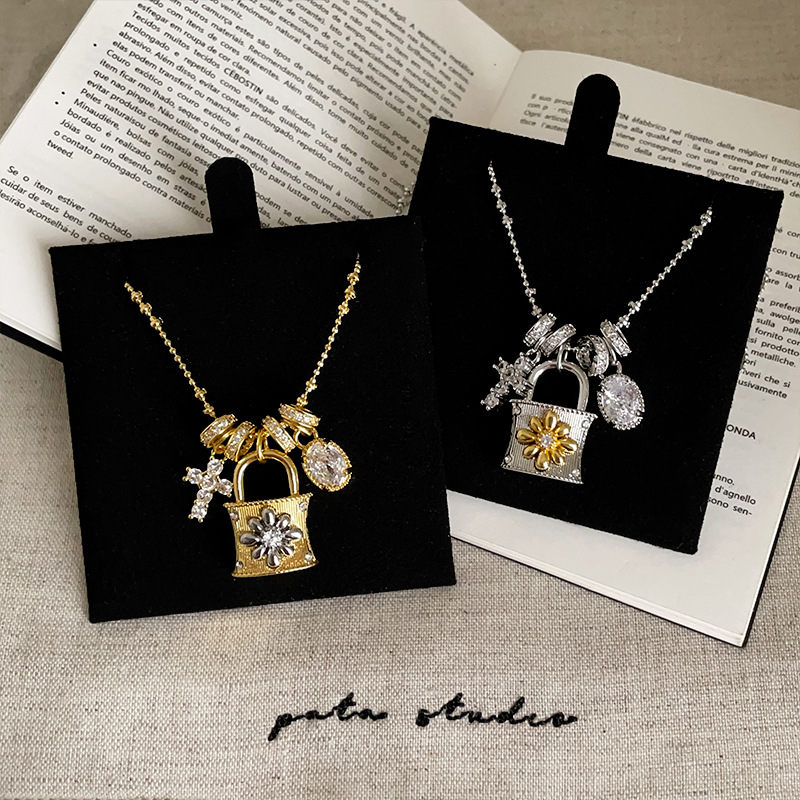 A Niche Retro Zircon Circle Tassel Necklace