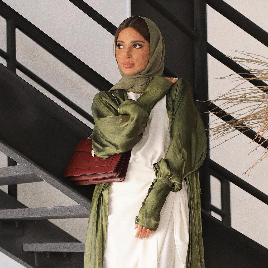 عباءة دبي العربية من الساتان