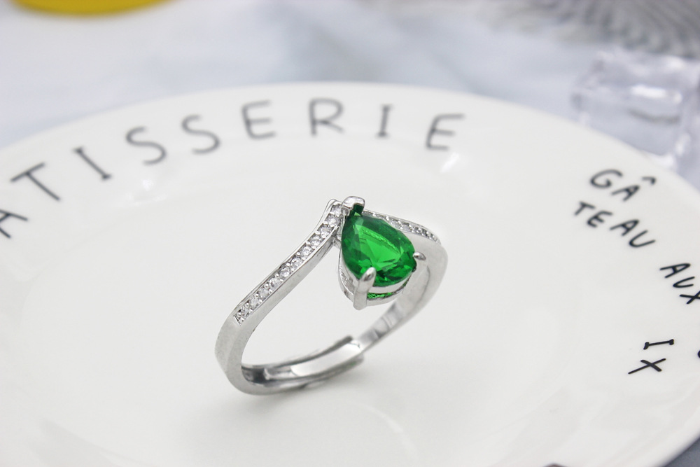 Geometric Love Emerald Micro-set Zircon Ring