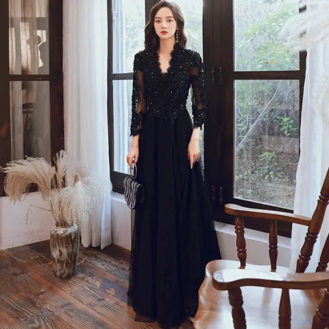 Black Evening Dress Feminine and Luxurious