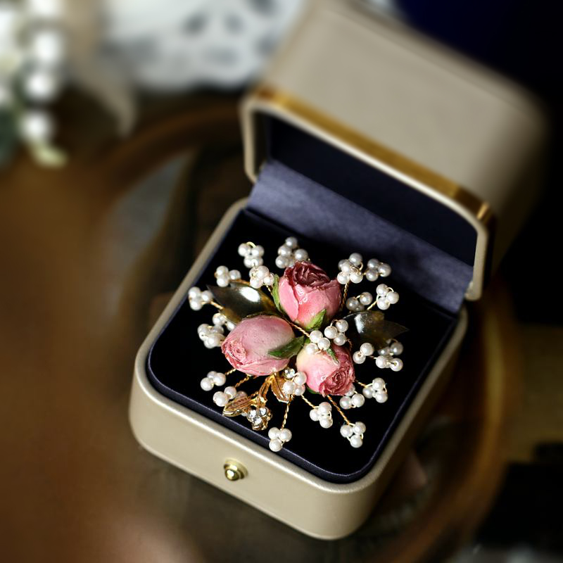Vintage Flower Brooch Upscale Women's Elegant Delicate Pin Decorative Corsage — foto 4