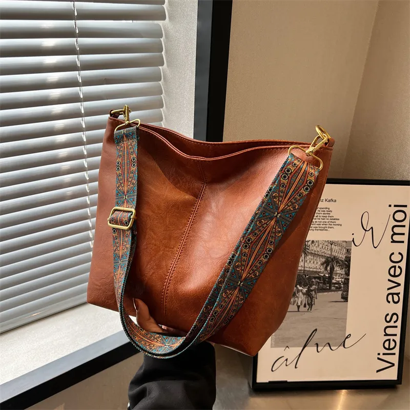 Retro Bucket Bag Retro Print Wide Shoulder Strap Messenger Shoulder Bags Solid Color Shopping Daily Commuter Handbag - Brown