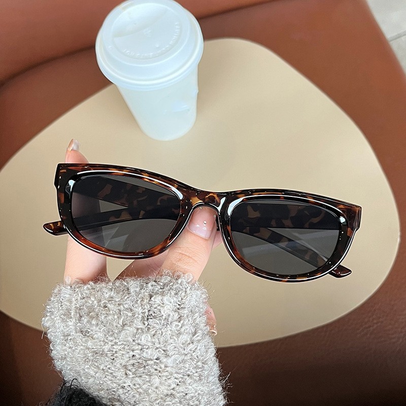 Retro Black Cat Eye UV Resistant Sunglasses