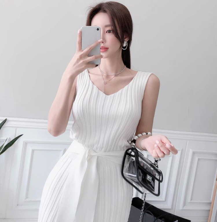 Sleeveless Lace-Up Knit Dress With V-Neck Slim Fit