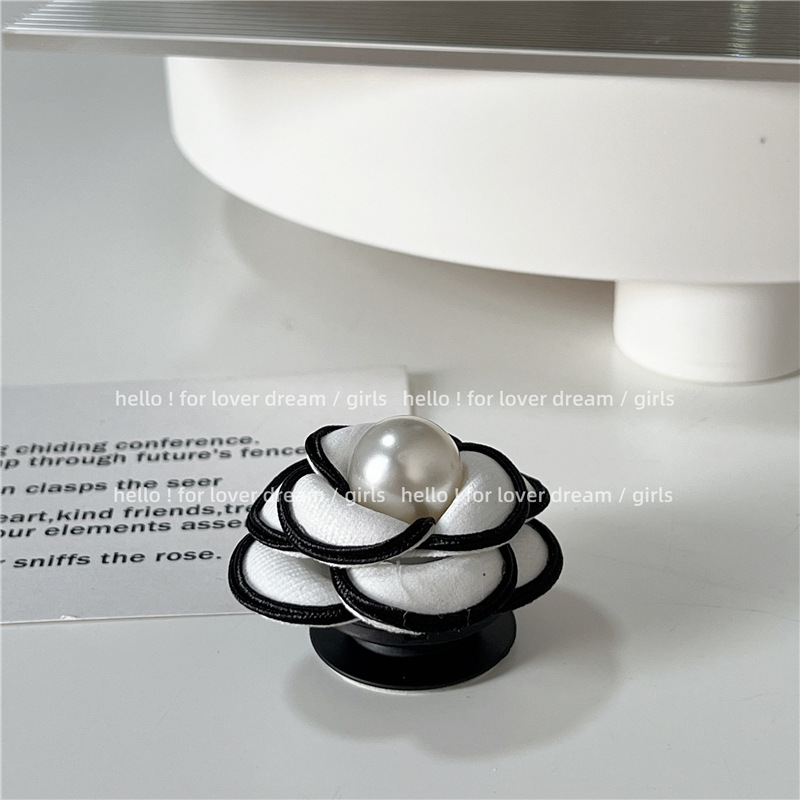 Temperament Versatile Pearl Camellia Phone Holder - Image 4