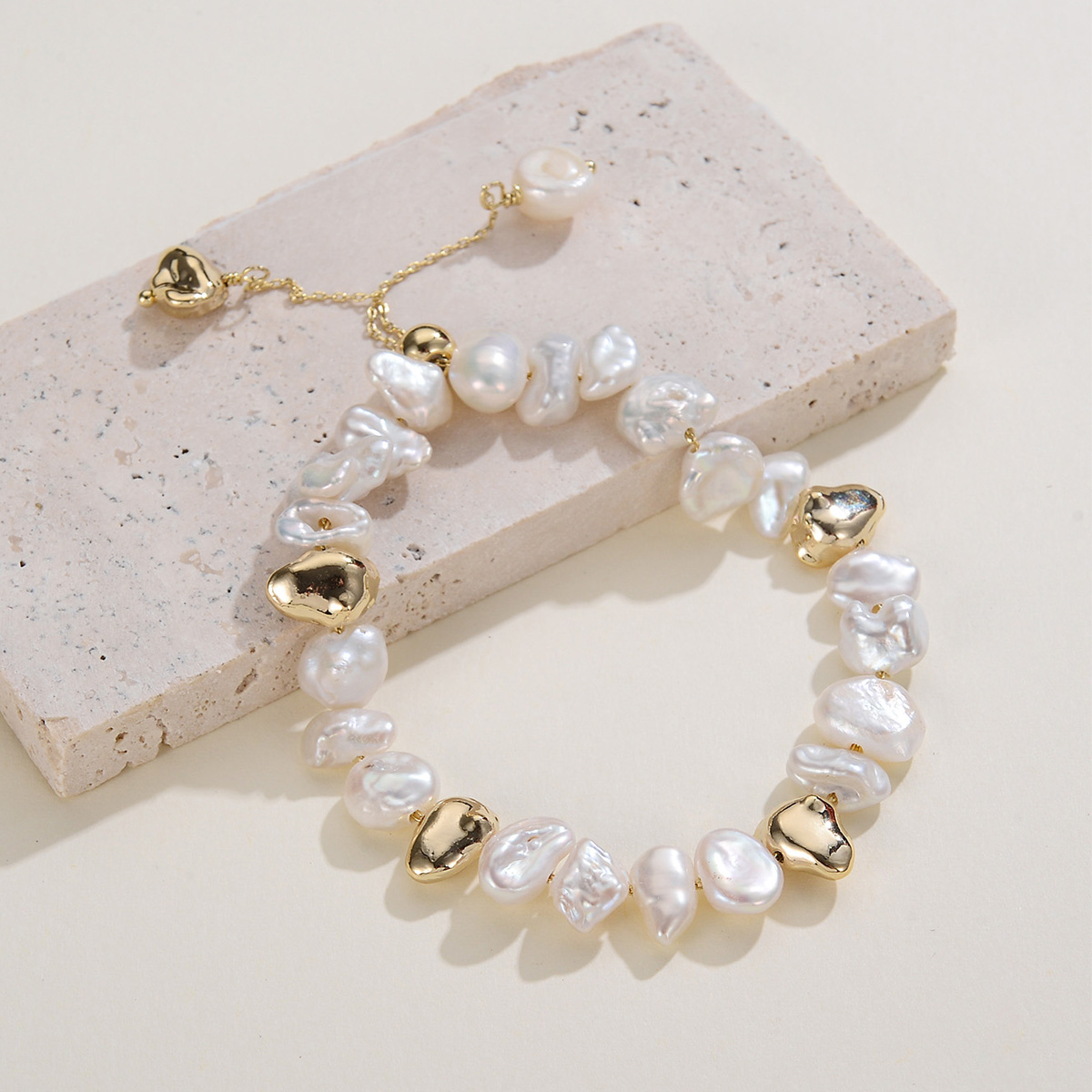 European And American Vintage Classic Metal Pearl Bracelet