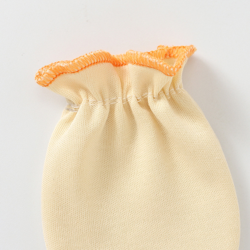 Title 2, Baby Gloves With Solid Color Edge