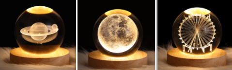 Kleine nachtlamp met kristallen bol, sterrenhemel en planeten – massiefhouten lampvoet, zonnestelsel 6 cm, 2 stuks