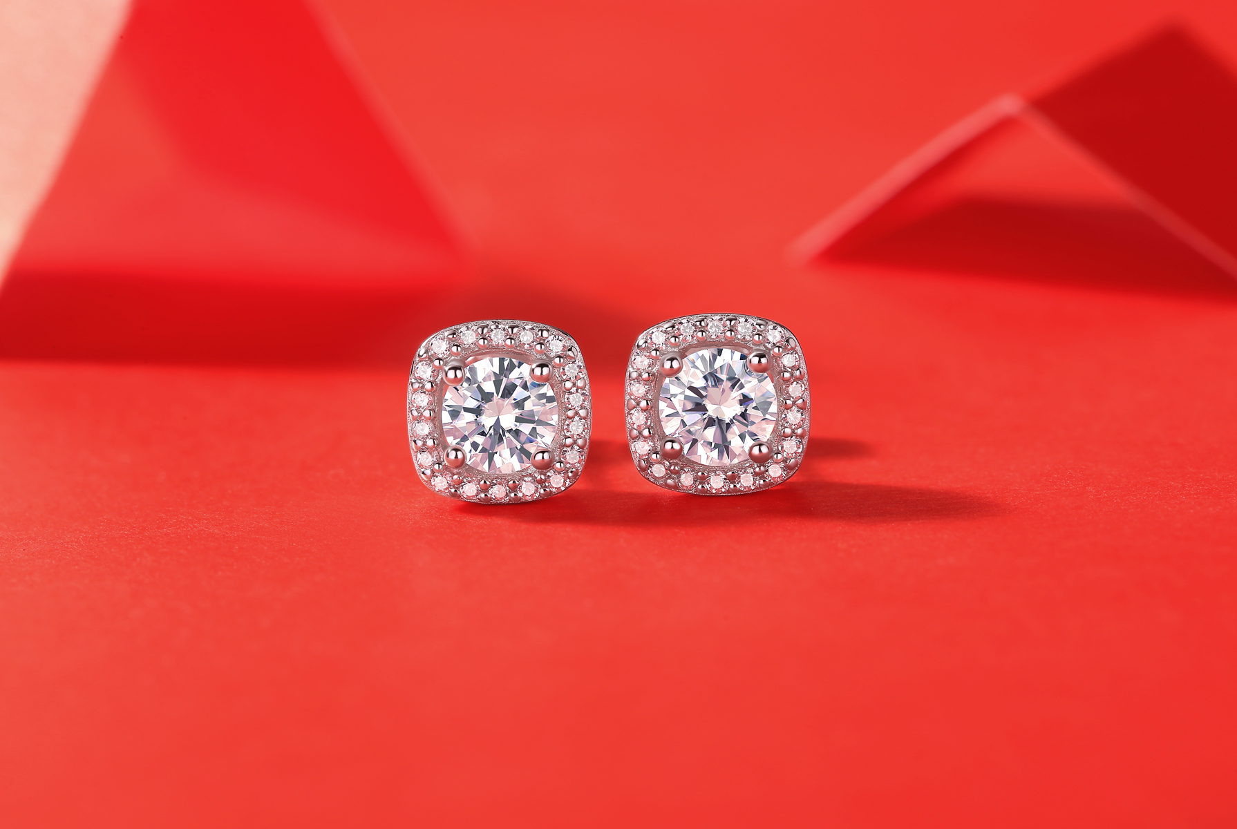 Square-shaped Stud Earrings - Set With 0.5-carat Top-quality Moissanite S925 Silver And Platinum-plated Stud Earrings, A Fashionable And Trendy Accessory That Can Be Tested With A Diamond Pen
