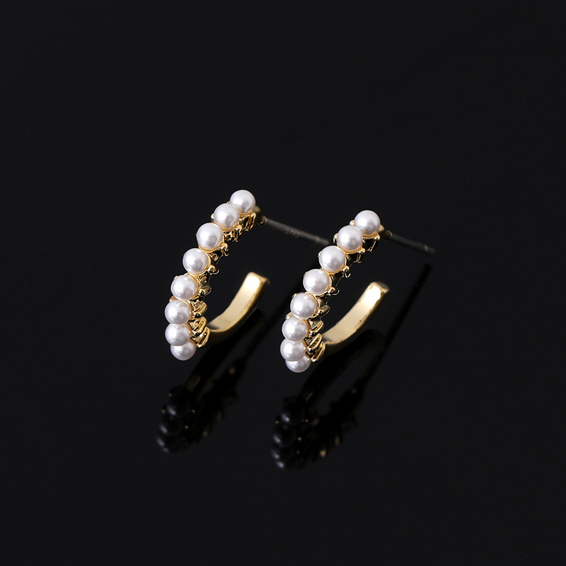 Title 3, Womens simple and compact pearl earrings. Eleg...