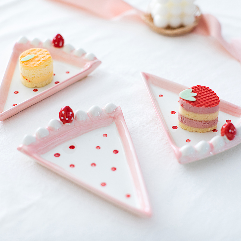 Japanese Cute Cake Triangle Plate Ceramic Stitching