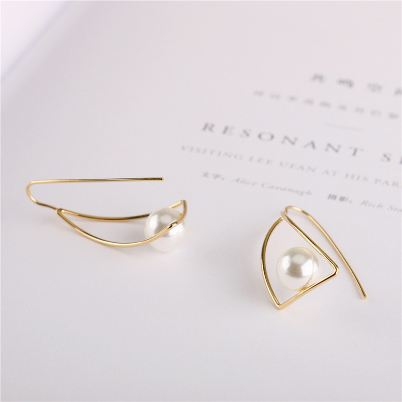 Curved Geometric Triangle Pearl Earrings Ladies Alloy Earrings