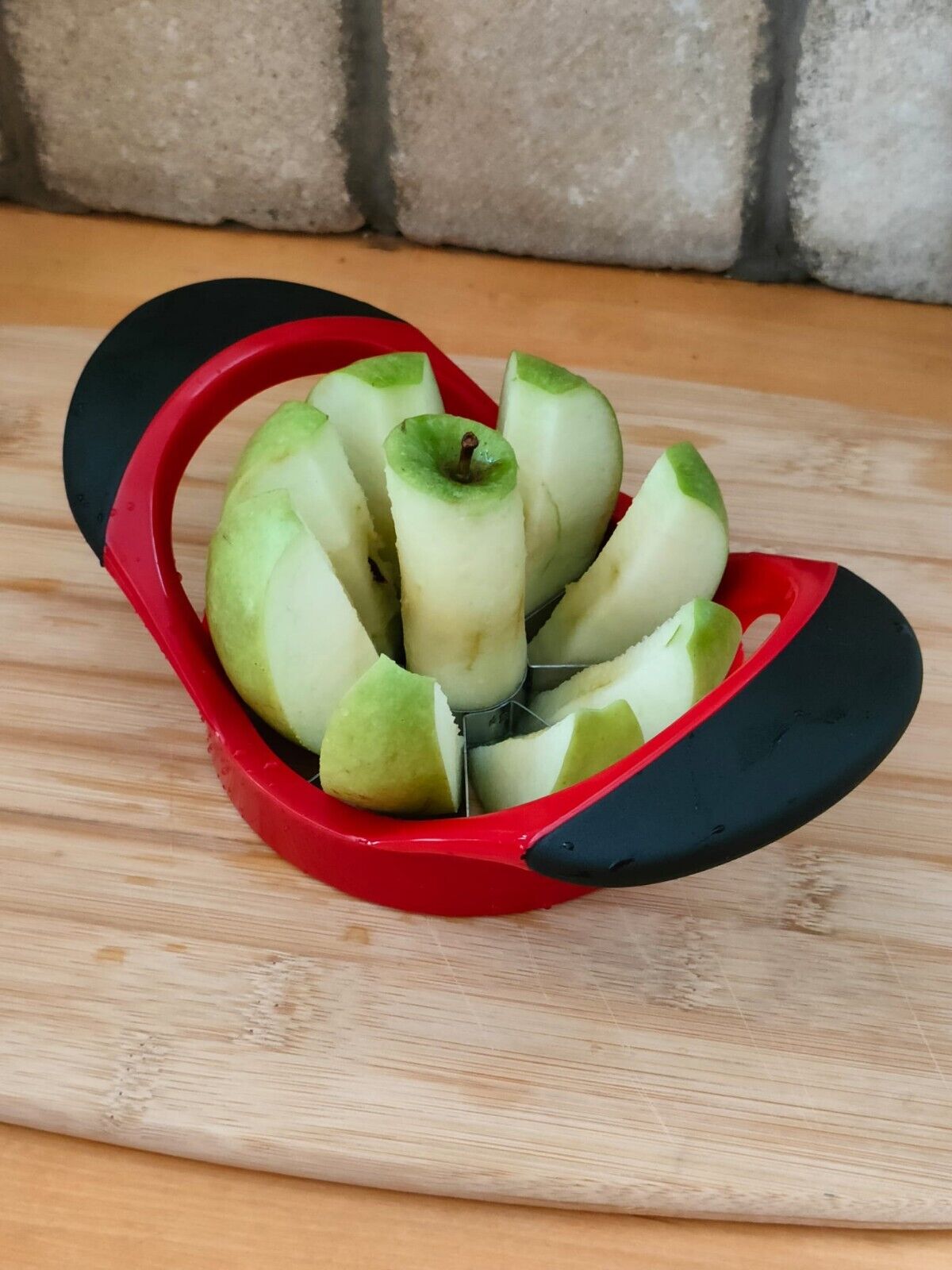 Stainless Steel Apple Cutter, Corer, and Slicer - Easy-to-use slicer: Apple slicer appliance that allows users to quickly and efficiently slice and core apples into 8 slices. Slices and cores in seconds: With the push of a button, users can slice and core