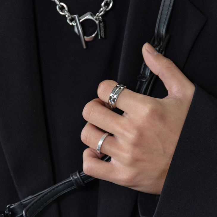 Title 7, Fashion Metal Feeling Rotating Chain Ring