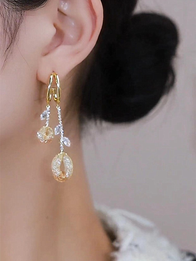 Title 5, Temperament Socialite Hollow Fringe Earring Gir...