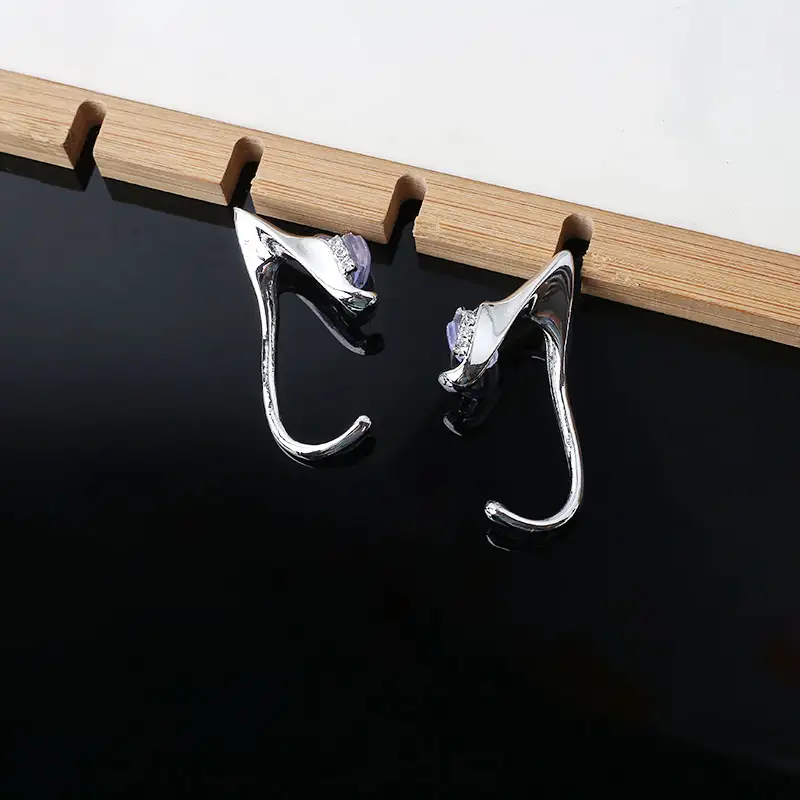Genie Ear Clip Show Face Hook