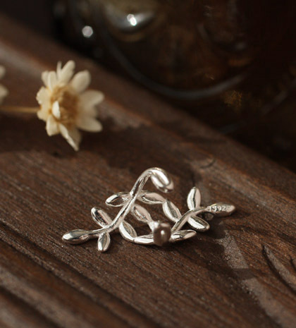 Title 4, Fashion Leaves Sterling Silver Ear Clip