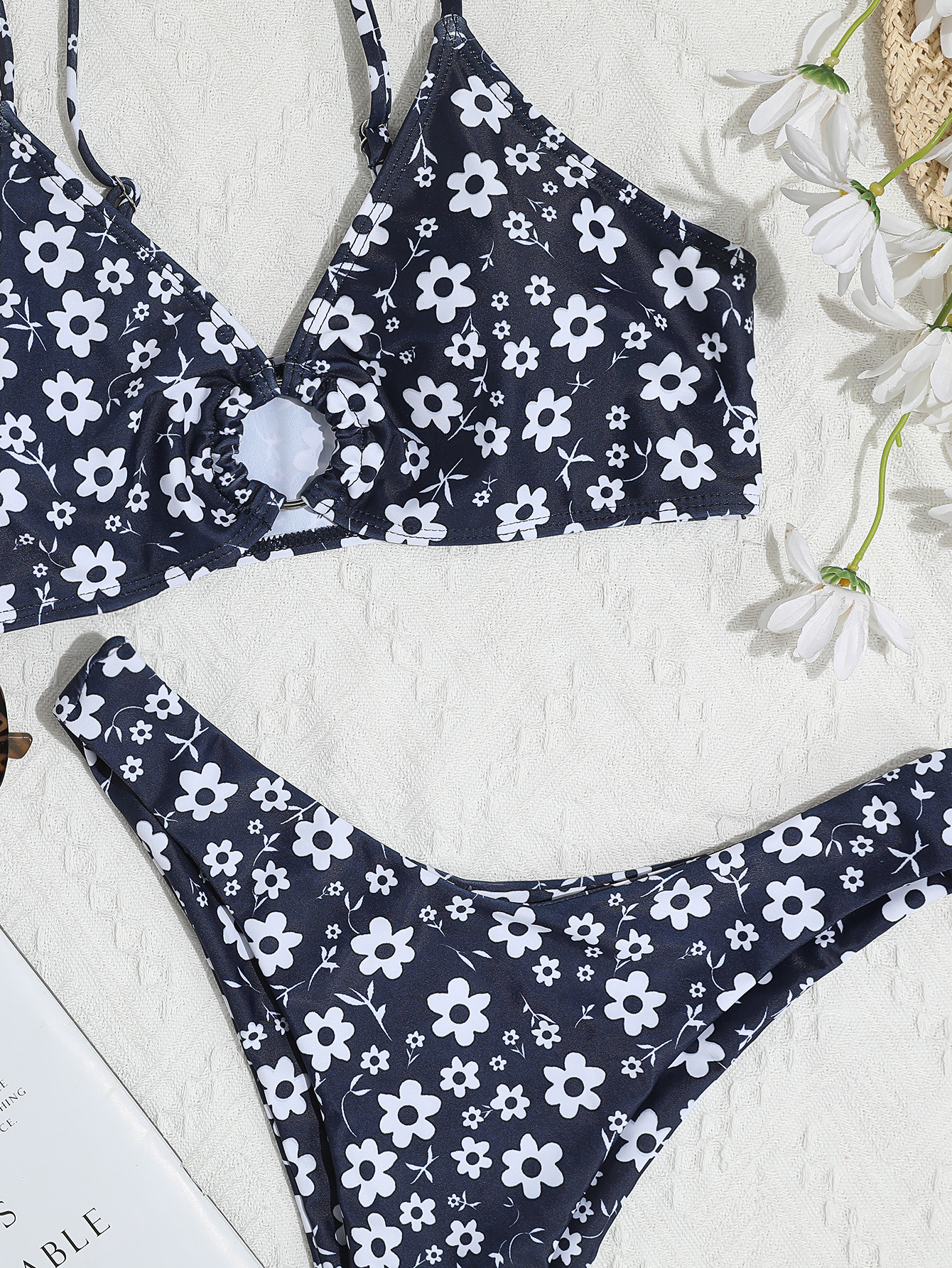 European And American Broken Flower Triangle Cup Show Back Sexy Bikini