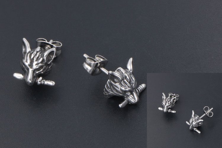 Title 3, Vintage domineering wolf head titanium steel ea...