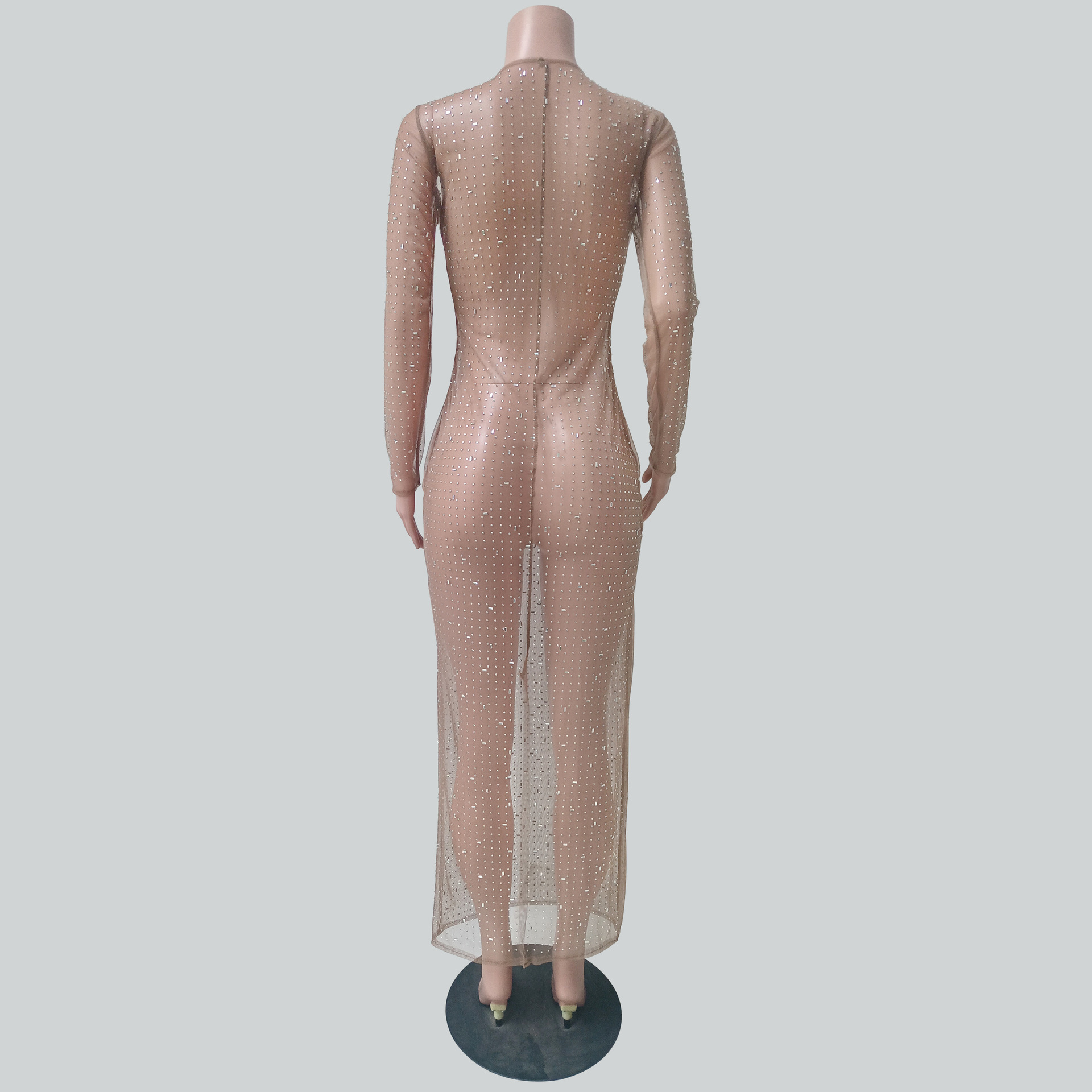 فستان شيفون بأكمام طويلة وفتحة مع تطريز الألماس