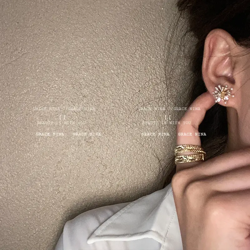 Aesthetic Snowflake Pearl Stud Earrings Niche Design Sense
