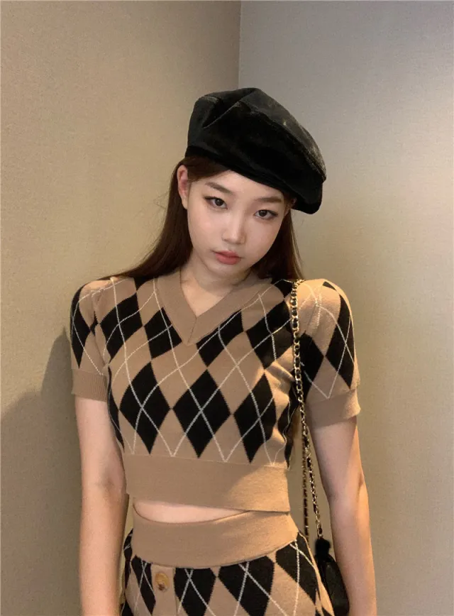 Vintage Diamond V neck Short sleeved Knitted Top Top - Shop at LoveMi