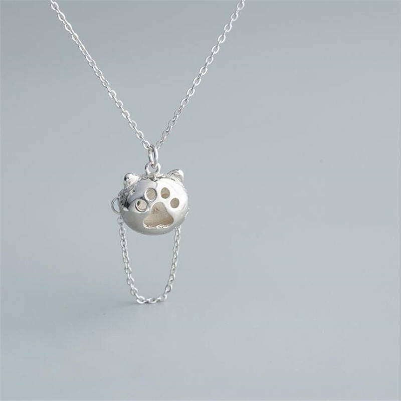 قلادة نسائية بتصميم عيون القطة البسيط