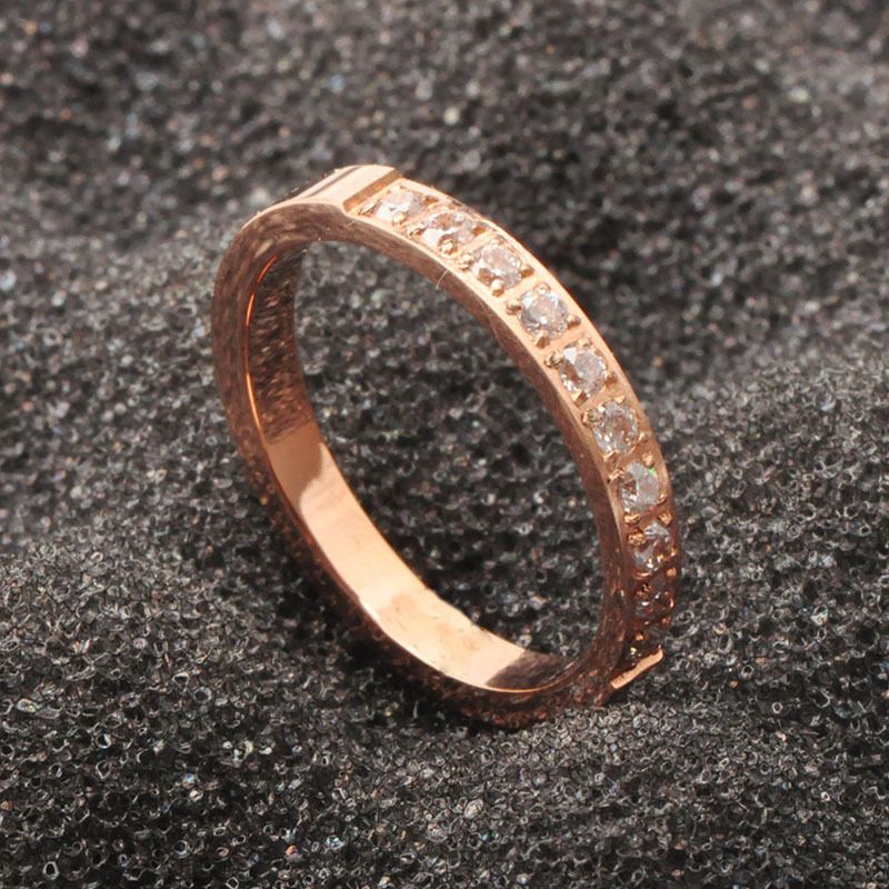 Fashionable And Simple CNC Micro Diamond Ring With Ten Diamonds