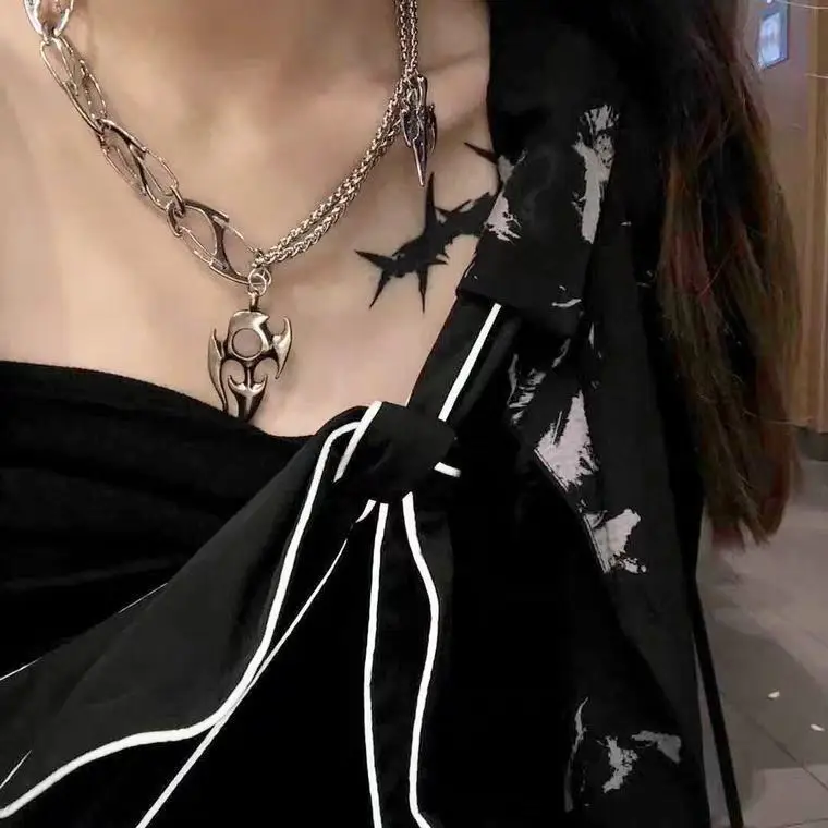 Men's And Women's Exaggerated Earthy Punk Clavicle Chain