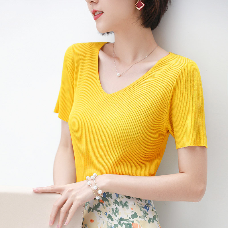 Title 5, Thinning V-neck Knitted Bottoming Shirt Short Top