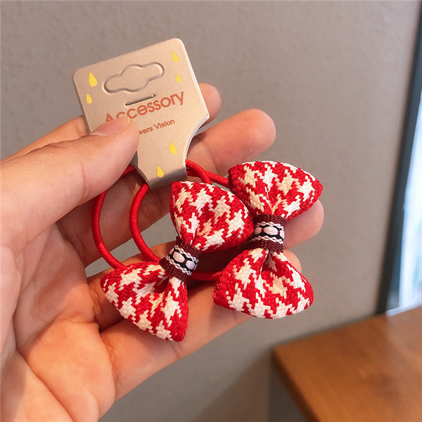 One card for red houndstooth