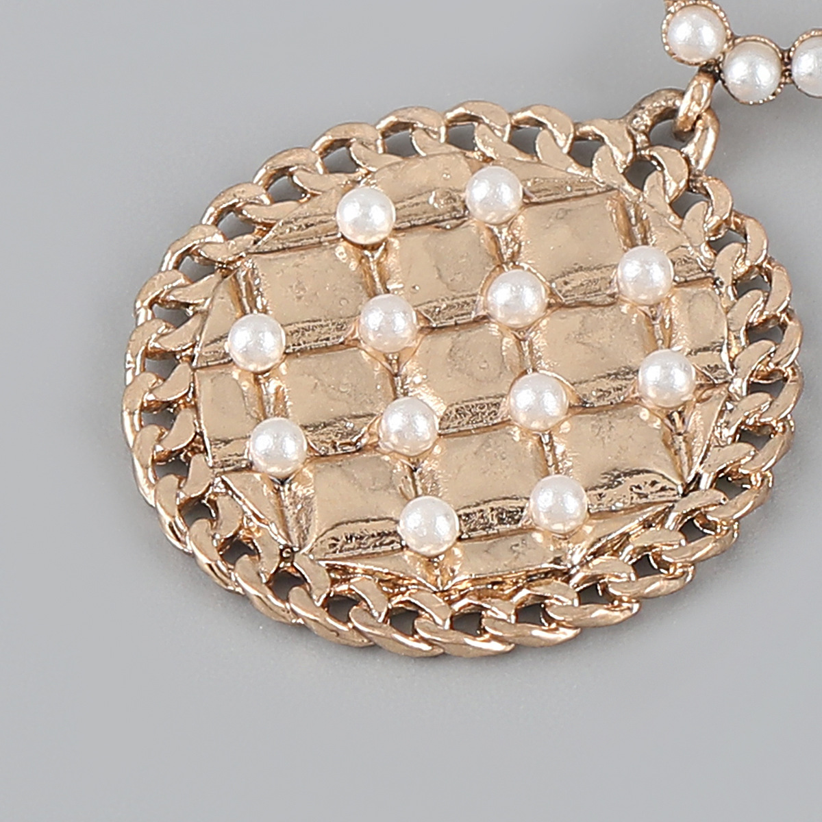 New Mesh Alloy Inlaid Pearl Round Earrings Female Trend