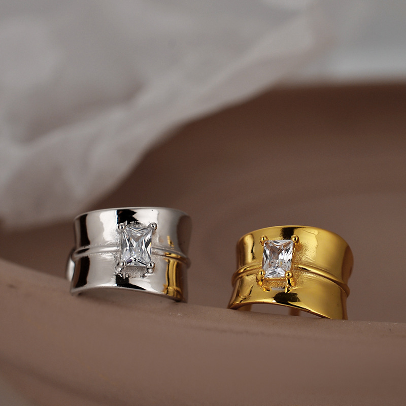 Non-pierced Geometric Hollow Line Ear Clip