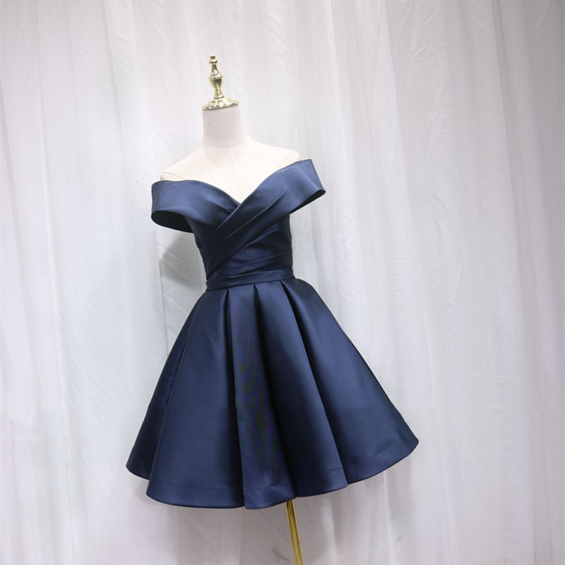 Title 2, Vestido de noche azul satinado elegante con hom...